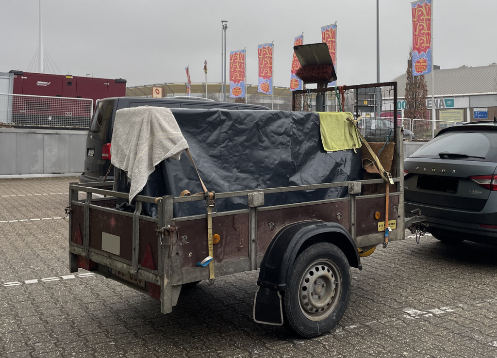 Entruempelung Anhaenger mieten