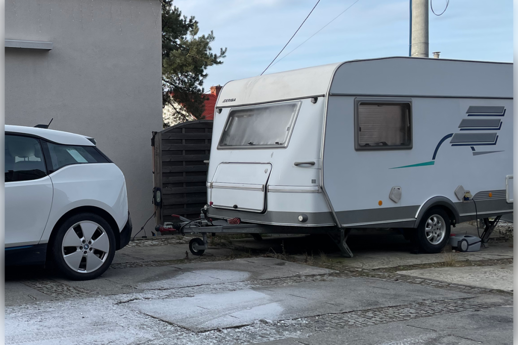 wohnwagen anhaenger winter